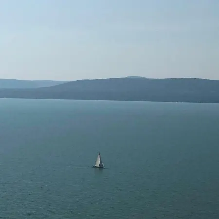 Aranypart Szálloda 2*