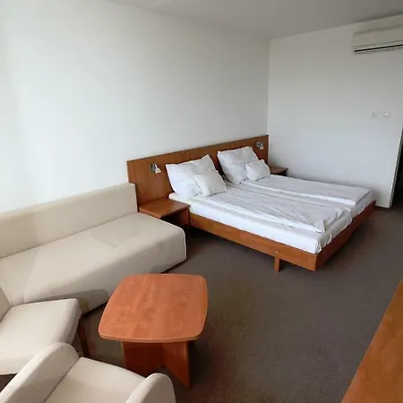 Hotel Aranypart 2*
