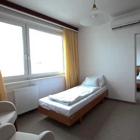 Hotel Aranypart 2*