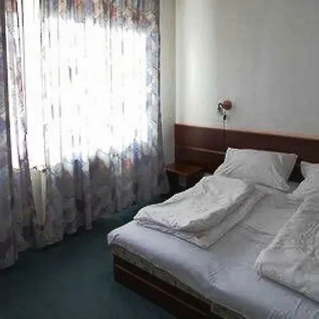 Hotel Aranypart 2*